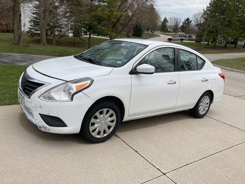 Used 2017 Nissan Versa SV image 1