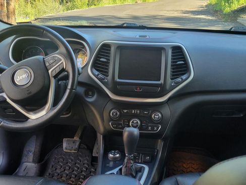 Used 2016 Jeep Cherokee Trailhawk w/ Comfort/Convenience Group image 10