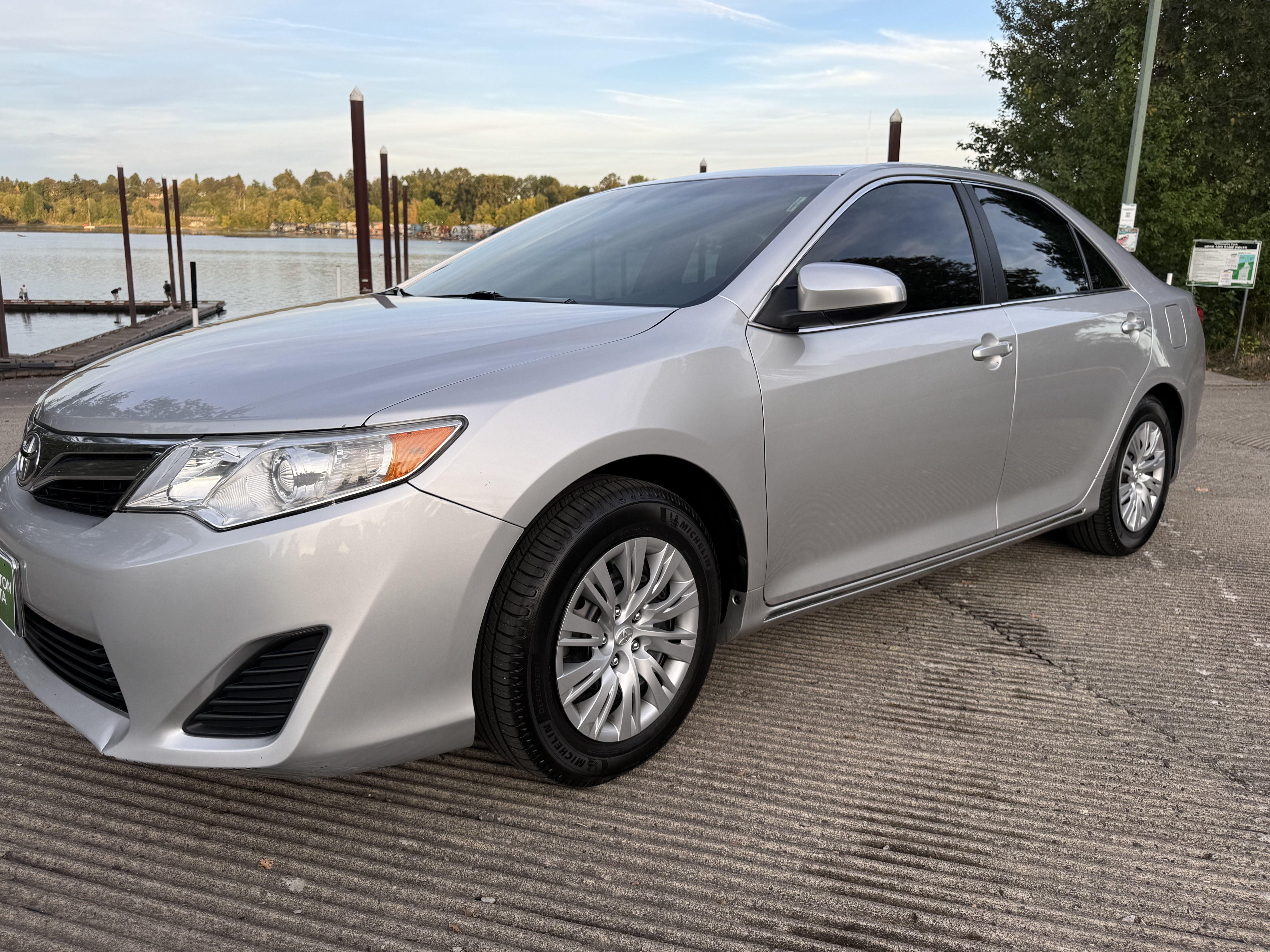 Used 2014 Toyota Camry LE FWD image 4
