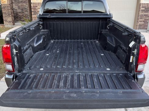 Used 2018 Toyota Tacoma SR image 10