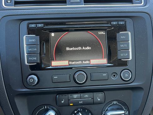 Used 2015 Volkswagen Jetta SE FWD image 4
