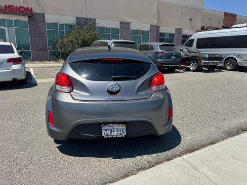 Used 2013 Hyundai Veloster image 4
