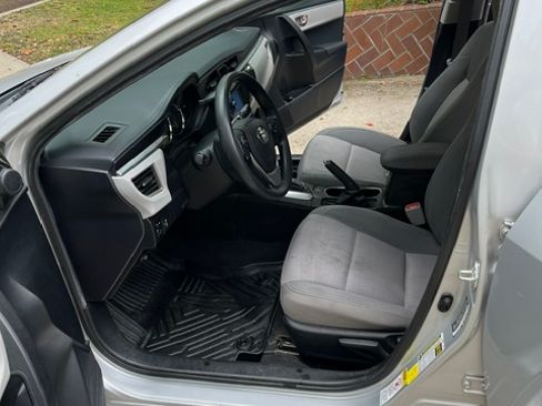 Used 2015 Toyota Corolla LE FWD image 19