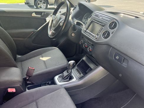 Used 2015 Volkswagen Tiguan S image 10