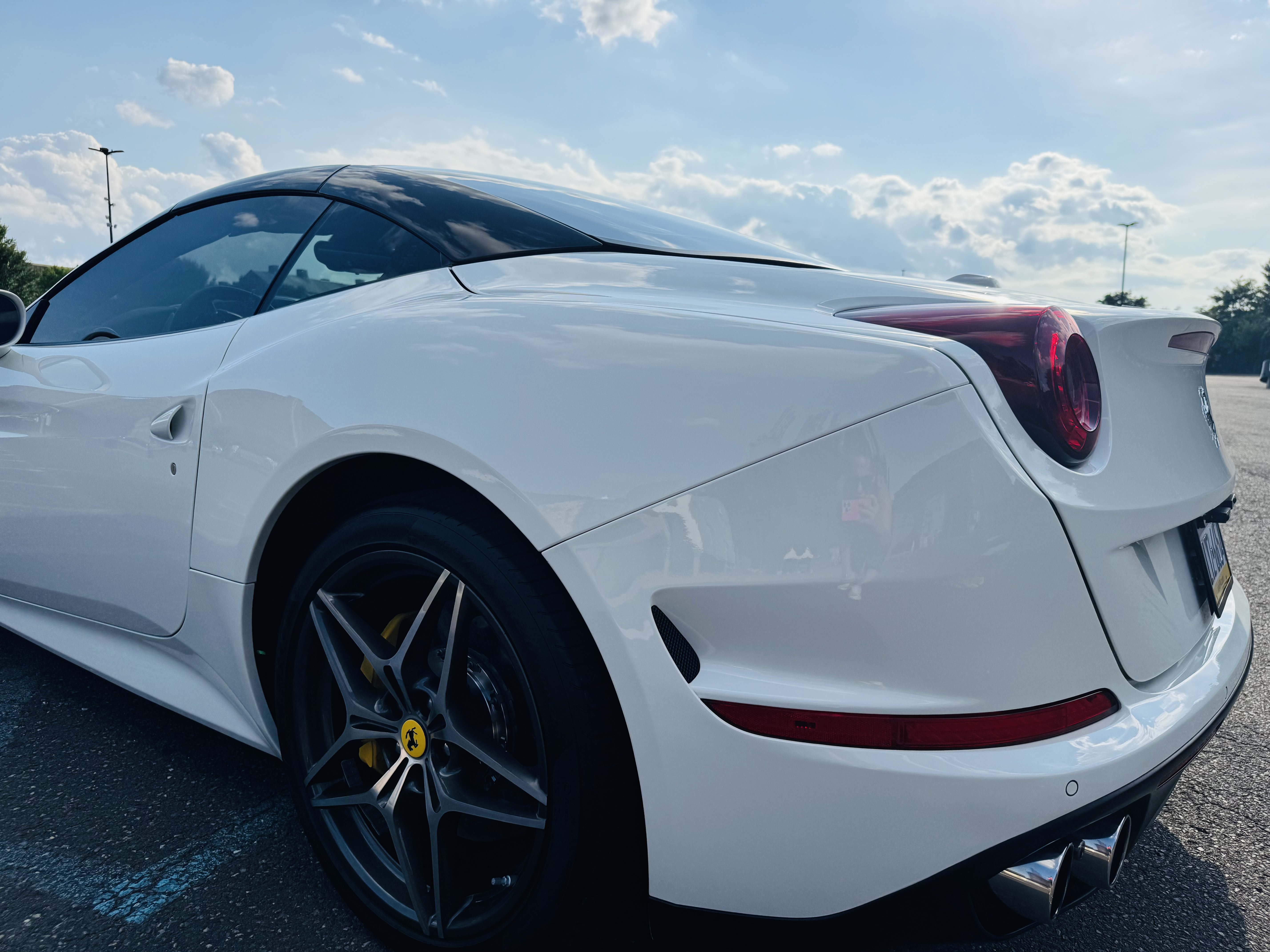 Used 2016 Ferrari California T RWD image 6