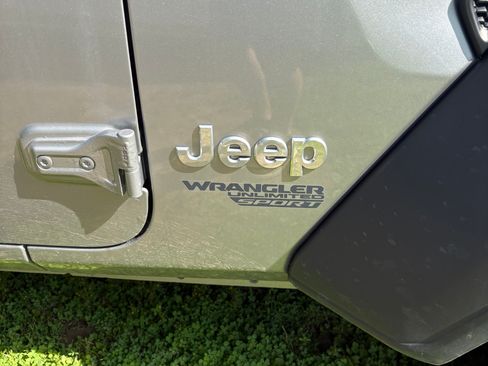 Used 2019 Jeep Wrangler Unlimited Sport S AWD/4WD image 13