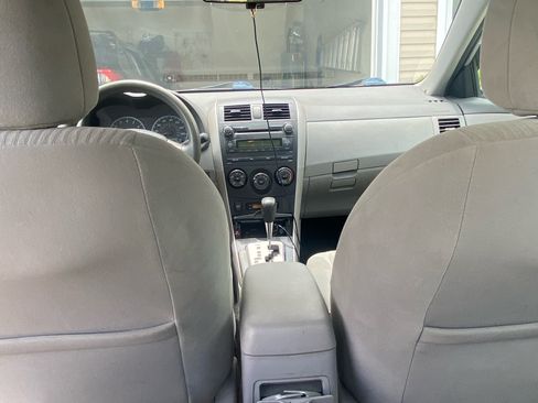 Used 2010 Toyota Corolla LE w/ LE EVP Pkg #1 FWD image 2