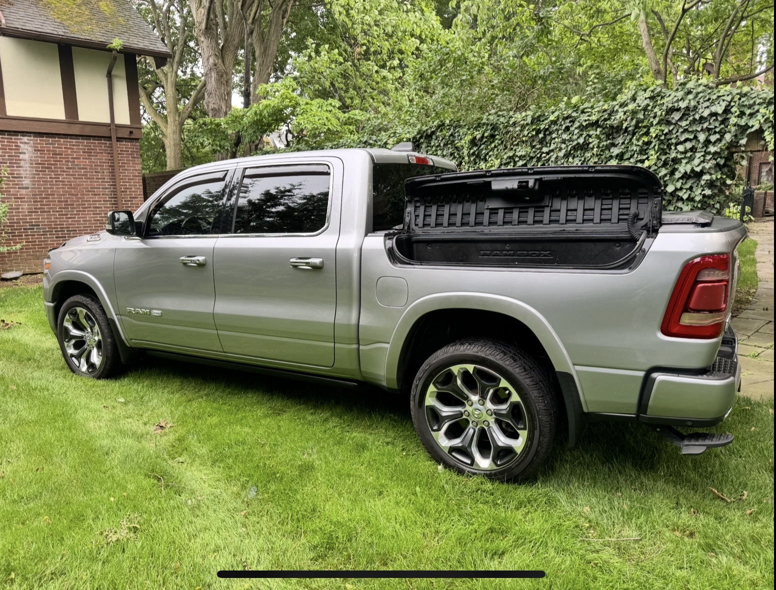 Used 2019 RAM 1500 Laramie Longhorn AWD/4WD image 6