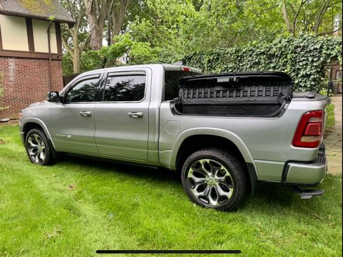 Used 2019 RAM 1500 Laramie Longhorn AWD/4WD image 6