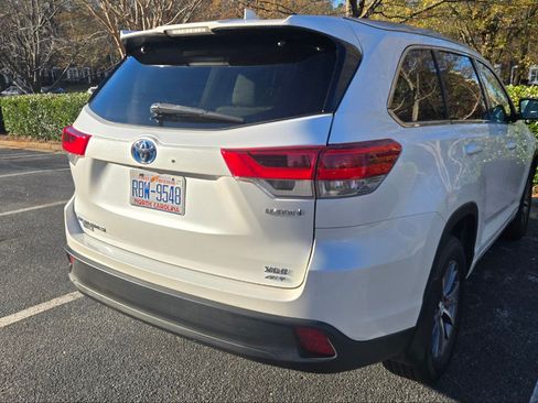 Used 2018 Toyota Highlander XLE image 5