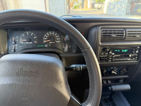 Used 2001 Jeep Cherokee Sport RWD image 2