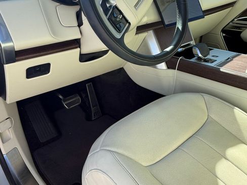 Used 2024 Land Rover Range Rover SE image 4