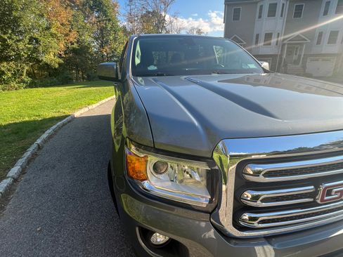 Used 2018 GMC Canyon SLE w/ SLE Convenience Package image 12