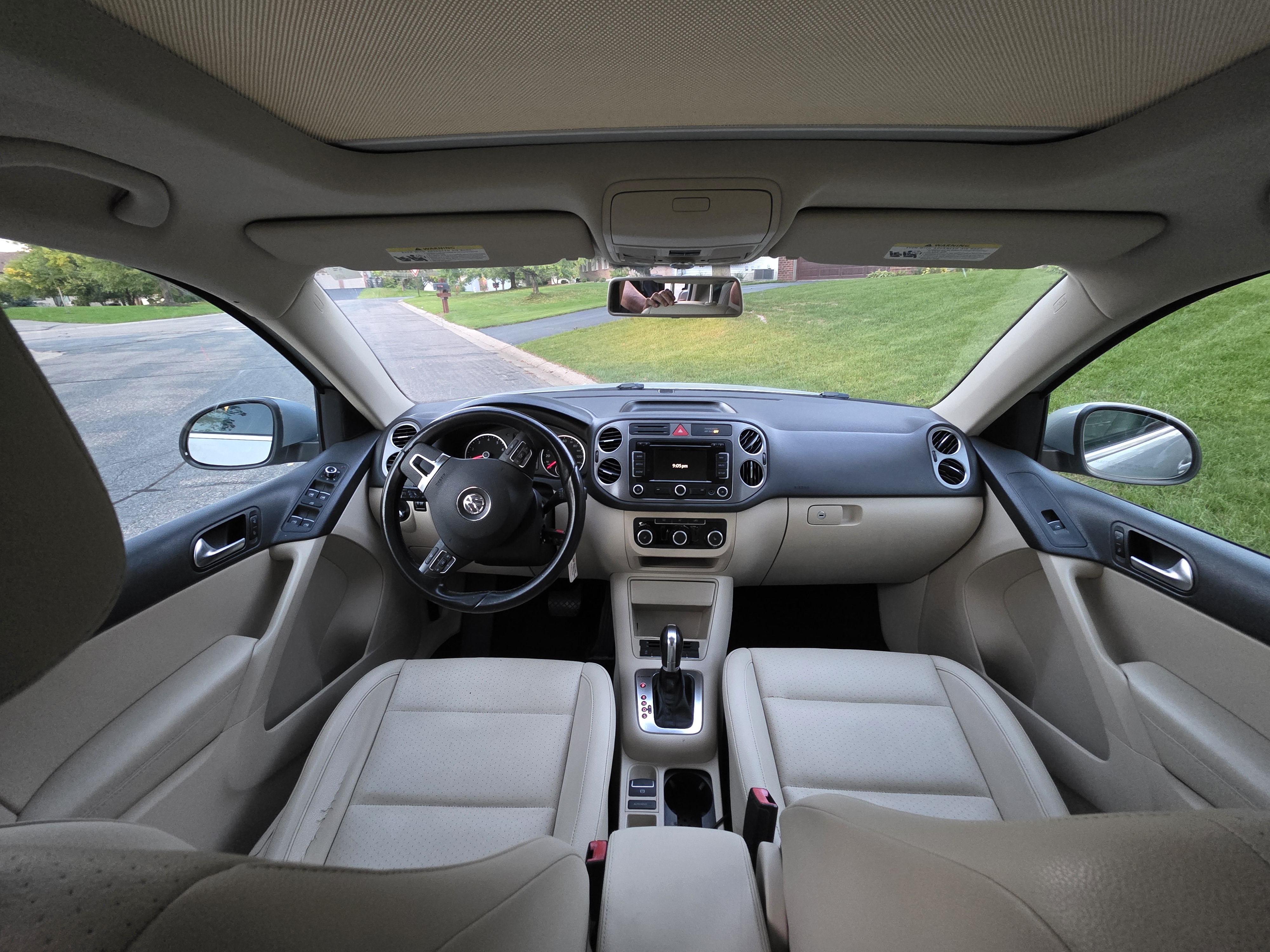 Used 2011 Volkswagen Tiguan SEL AWD/4WD image 30