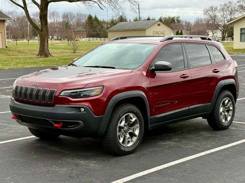 Used 2019 Jeep Cherokee Trailhawk image 1