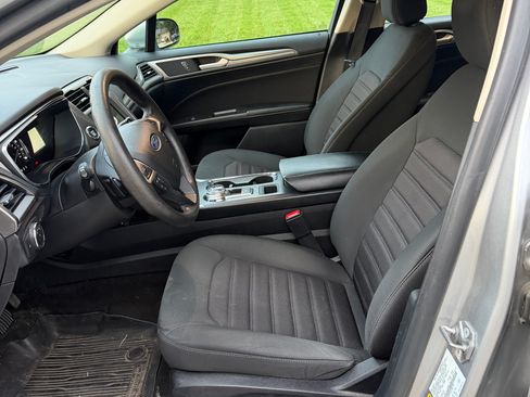 Used 2020 Ford Fusion SE AWD/4WD image 5