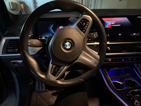 Used 2023 BMW X7 xDrive40i w/ Executive Package image 18