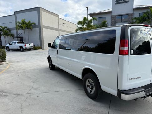 Used 2023 GMC Savana 3500 LS w/ Chrome Appearance Package image 6
