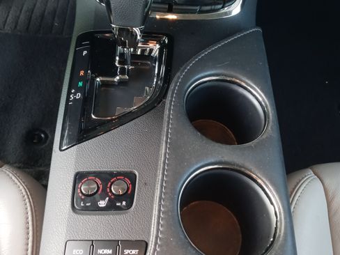 Used 2016 Toyota Avalon XLE Plus image 10