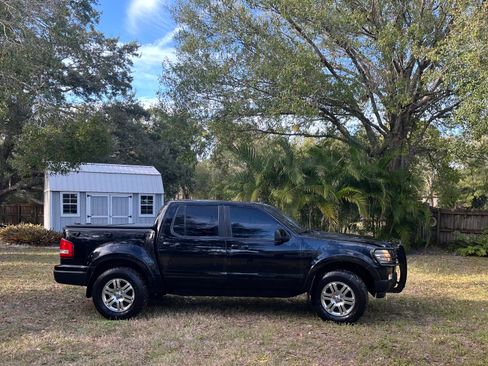 Used 2010 Ford Explorer Sport Trac Limited image 2