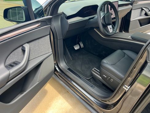 Used 2025 Tesla Model X AWD/4WD image 12