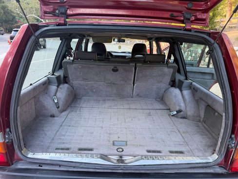 Used 1995 Volvo 940 Wagon RWD image 10