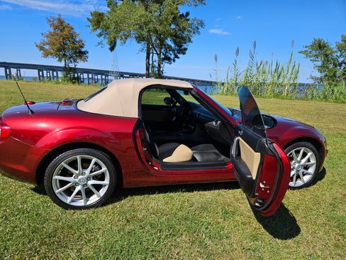 Used 2011 MAZDA MX-5 Miata Grand Touring w/ Premium Pkg image 5