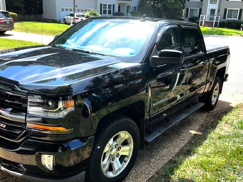 Used 2018 Chevrolet Silverado 1500 LT w/ All Star Edition AWD/4WD image 13