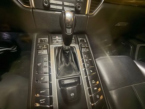 Used 2017 Porsche Macan S image 4