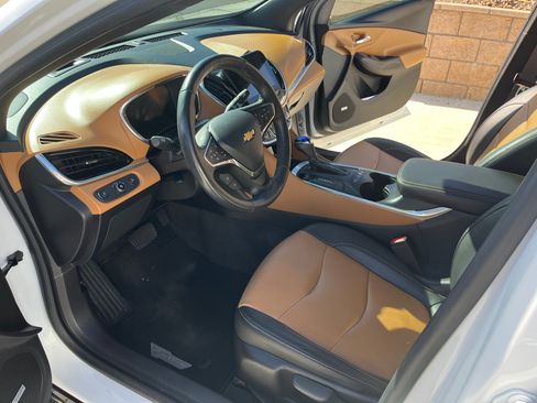 Used 2017 Chevrolet Volt Premier w/ Driver Confidence II Package FWD image 6