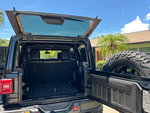 Used 2021 Jeep Wrangler Unlimited Rubicon AWD/4WD image 8