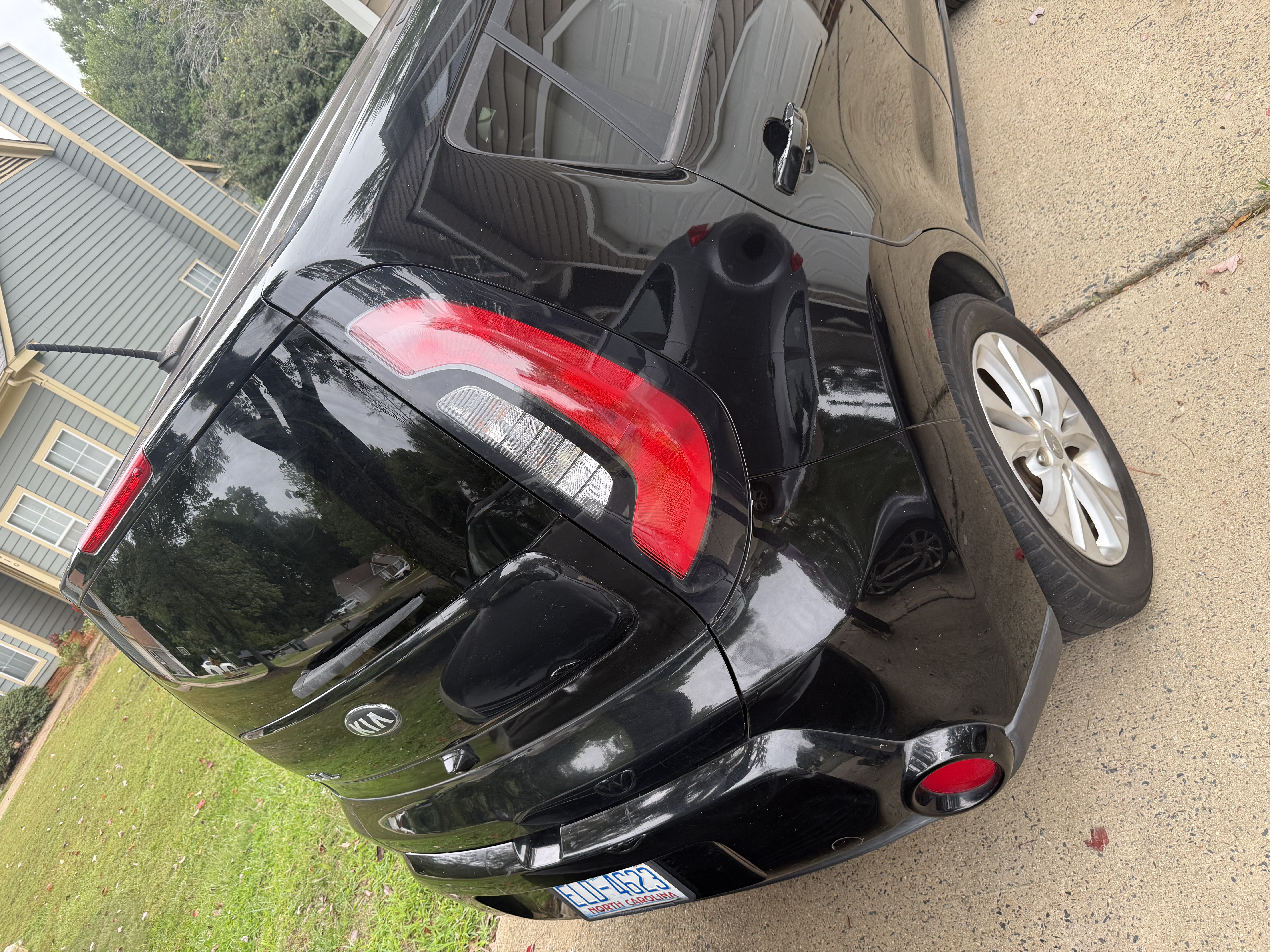 Used 2016 Kia Soul + FWD image 6