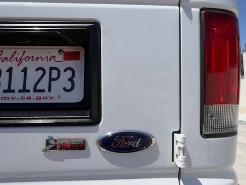 Used 2013 Ford E-150 and Econoline 150 Wagon RWD image 8