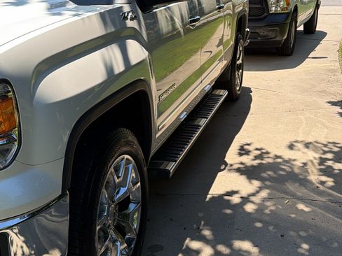 Used 2014 GMC Sierra 1500 SLT w/ SLT Crew Cab Value Package AWD/4WD image 14