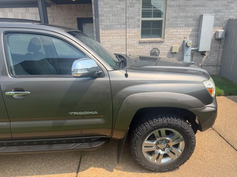 Used 2014 Toyota Tacoma 4x4 Double Cab w/ Limited Package image 14