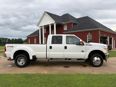 Used 2015 Ford F350 XLT w/ XLT Premium Package AWD/4WD image 4