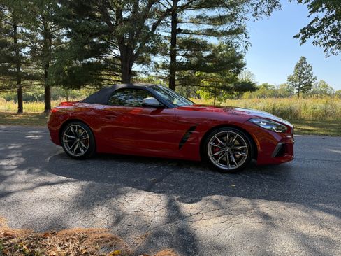 Used 2022 BMW Z4 M40i w/ Premium Package image 6