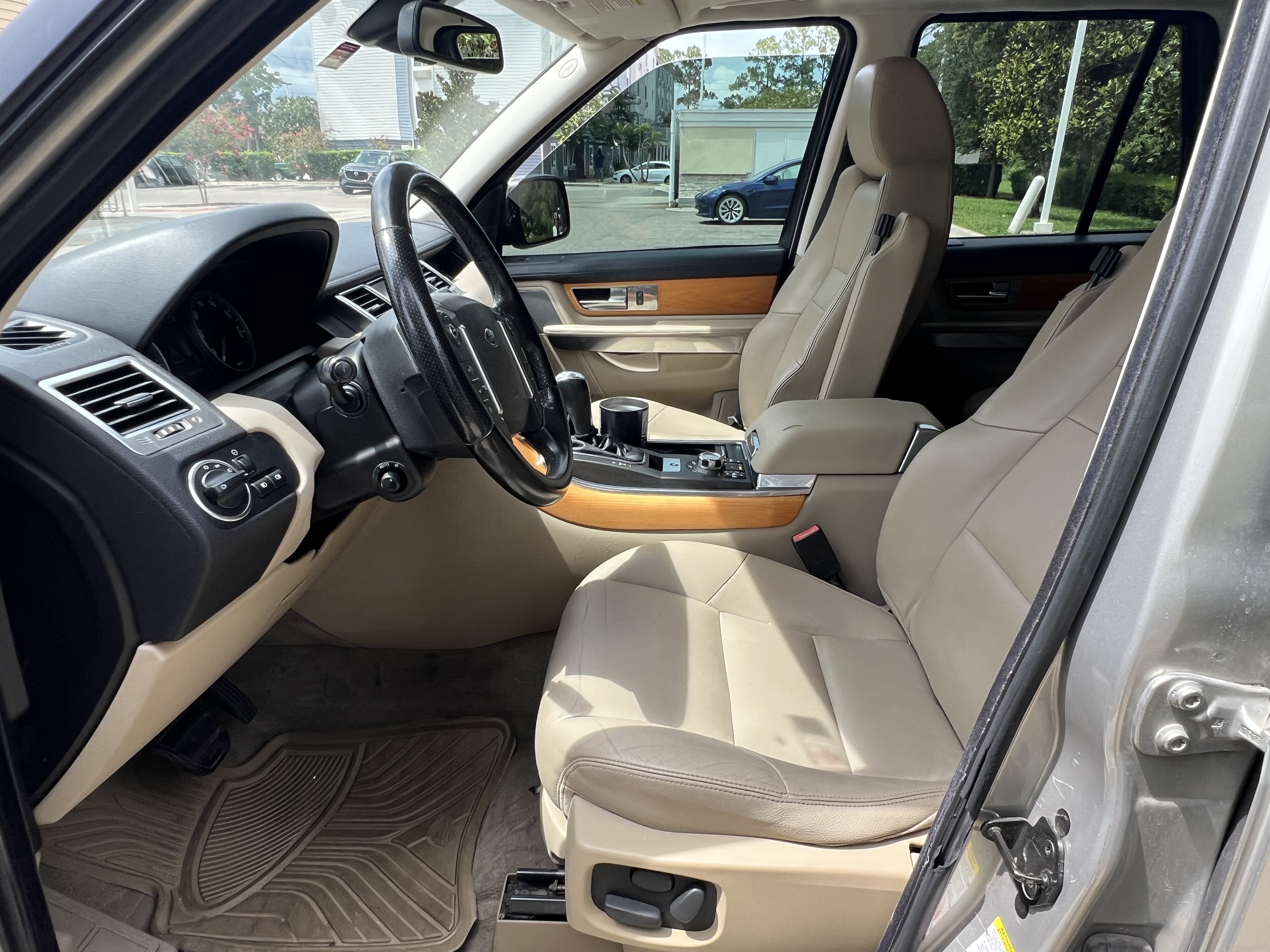 Used 2011 Land Rover Range Rover Sport HSE AWD/4WD image 19