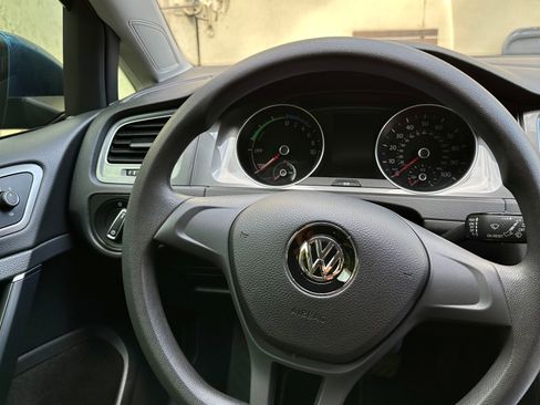 Used 2016 Volkswagen e-Golf SE image 4