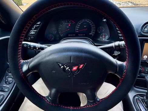 Used 2004 Chevrolet Corvette Convertible w/ Preferred Equipment Group image 14