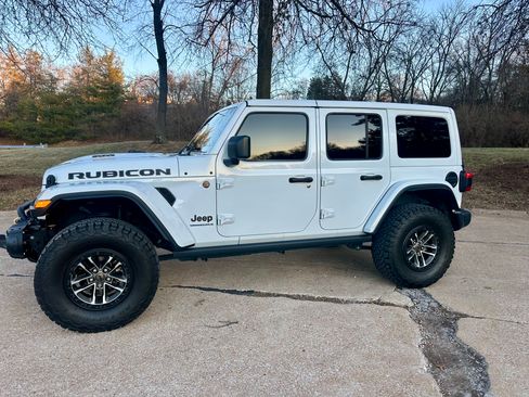 Used 2024 Jeep Wrangler Unlimited Rubicon 392 image 2