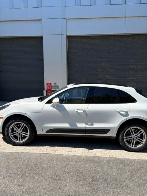 Used 2022 Porsche Macan AWD/4WD image 2