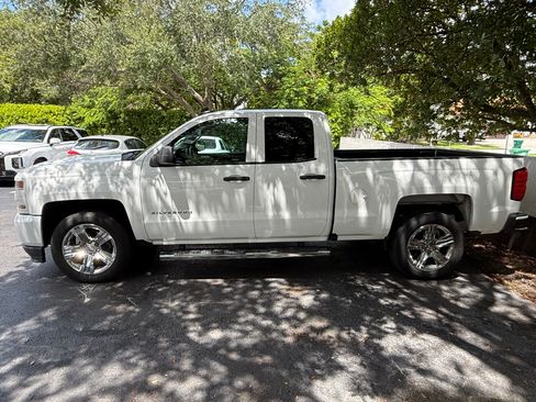 Used 2018 Chevrolet Silverado 1500 Custom w/ Custom Value Package RWD image 2