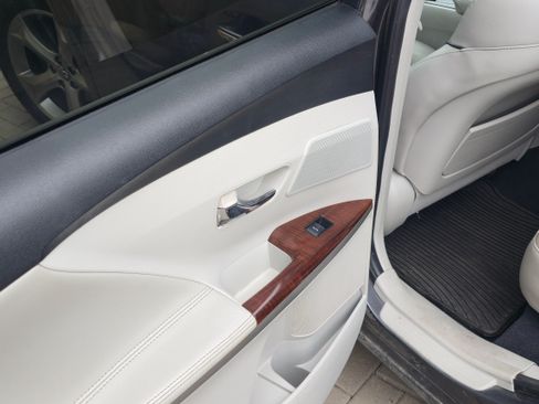 Used 2009 Toyota Venza AWD image 23