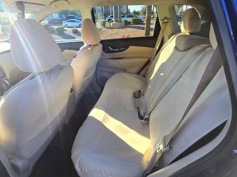 Used 2017 Nissan Rogue SV image 9