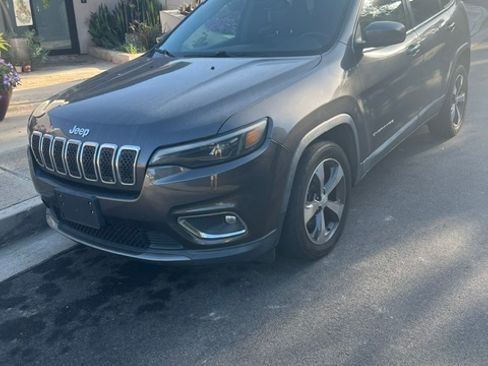 Used 2019 Jeep Cherokee Limited FWD image 10