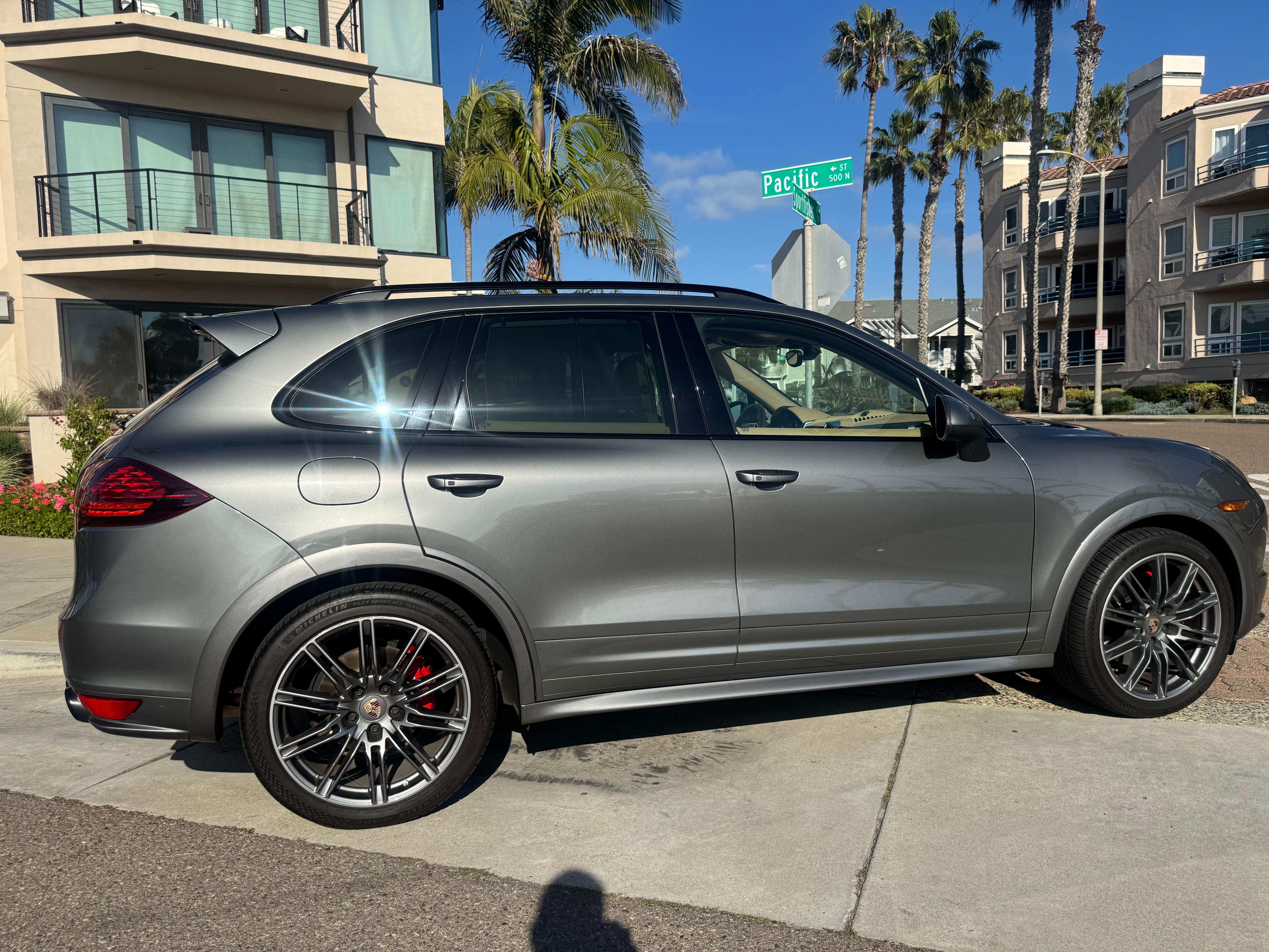 Used 2014 Porsche Cayenne GTS AWD/4WD image 8
