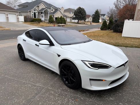 Used 2023 Tesla Model S Plaid image 1