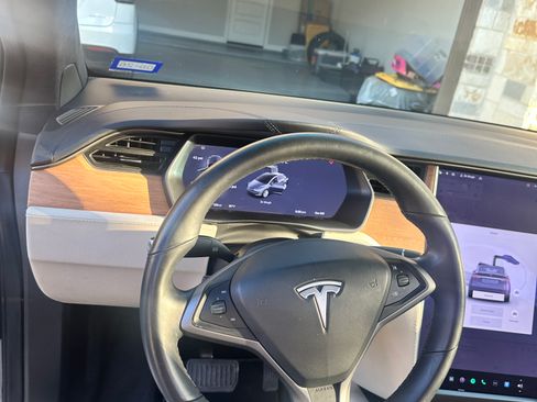 Used 2021 Tesla Model X Long Range image 11