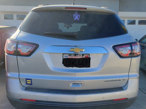 Used 2013 Chevrolet Traverse LT image 2